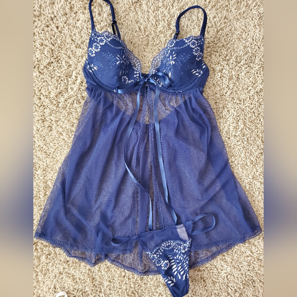 Victoria's Secret Navy lace lingerie set size 34B/Small